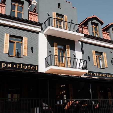 Hotel Dynasty Kamianets-Podilskyi Exterior photo