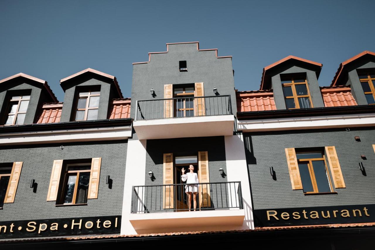 Hotel Dynasty Kamianets-Podilskyi Exterior photo
