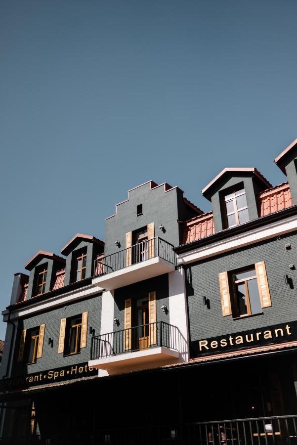 Hotel Dynasty Kamianets-Podilskyi Exterior photo